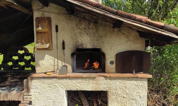 Property grounds - Holiday Home 'Chalet La Vigna' with Private Terrace (Scurcola marsicana)