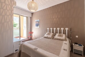 2 slaapkamers, een strijkplank/strijkijzer, gratis wifi, beddengoed