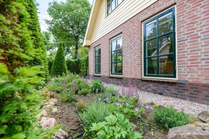 Property grounds - LUXURY holiday home for 6 people on the Veluwe (Nijkerk)