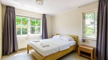 3 bedrooms, free WiFi, bed sheets