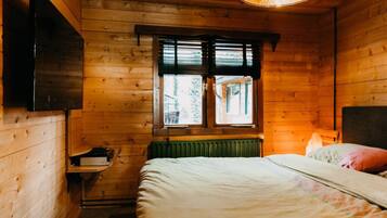 1 slaapkamer, een strijkplank/strijkijzer, reisbedje, wifi