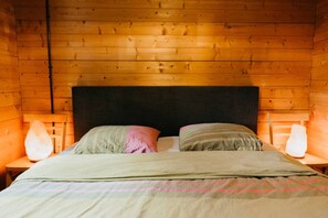 1 bedroom, iron/ironing board, travel cot, WiFi