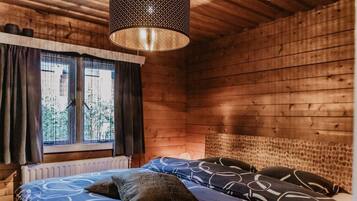 1 dormitorio, tabla de planchar con plancha, wifi y ropa de cama