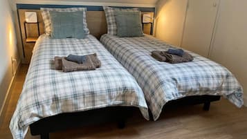 2 slaapkamers, een bureau, wifi, beddengoed