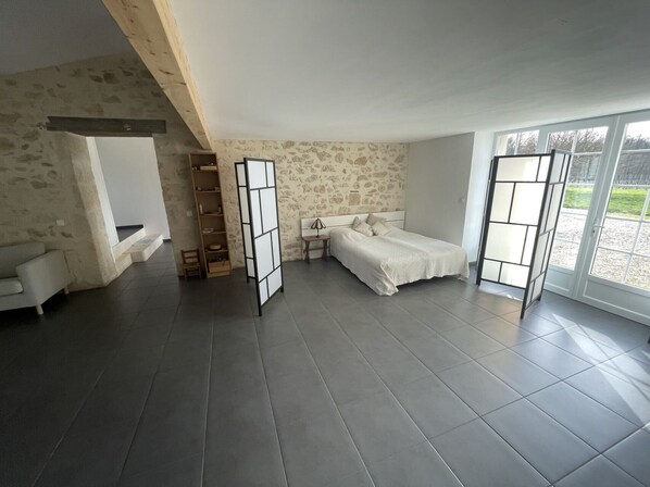 1 chambre, fer et planche Ă repasser, Wi-Fi gratuit, draps fournis