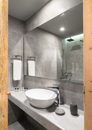 Doccia, asciugacapelli, asciugamani