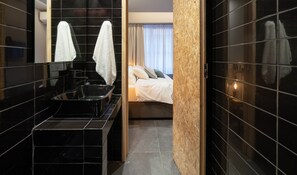 Doccia, asciugacapelli, asciugamani