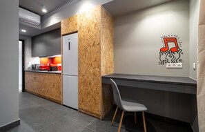 Mikrowelle, Wasserkocher mit Kaffee-/Teezubehör