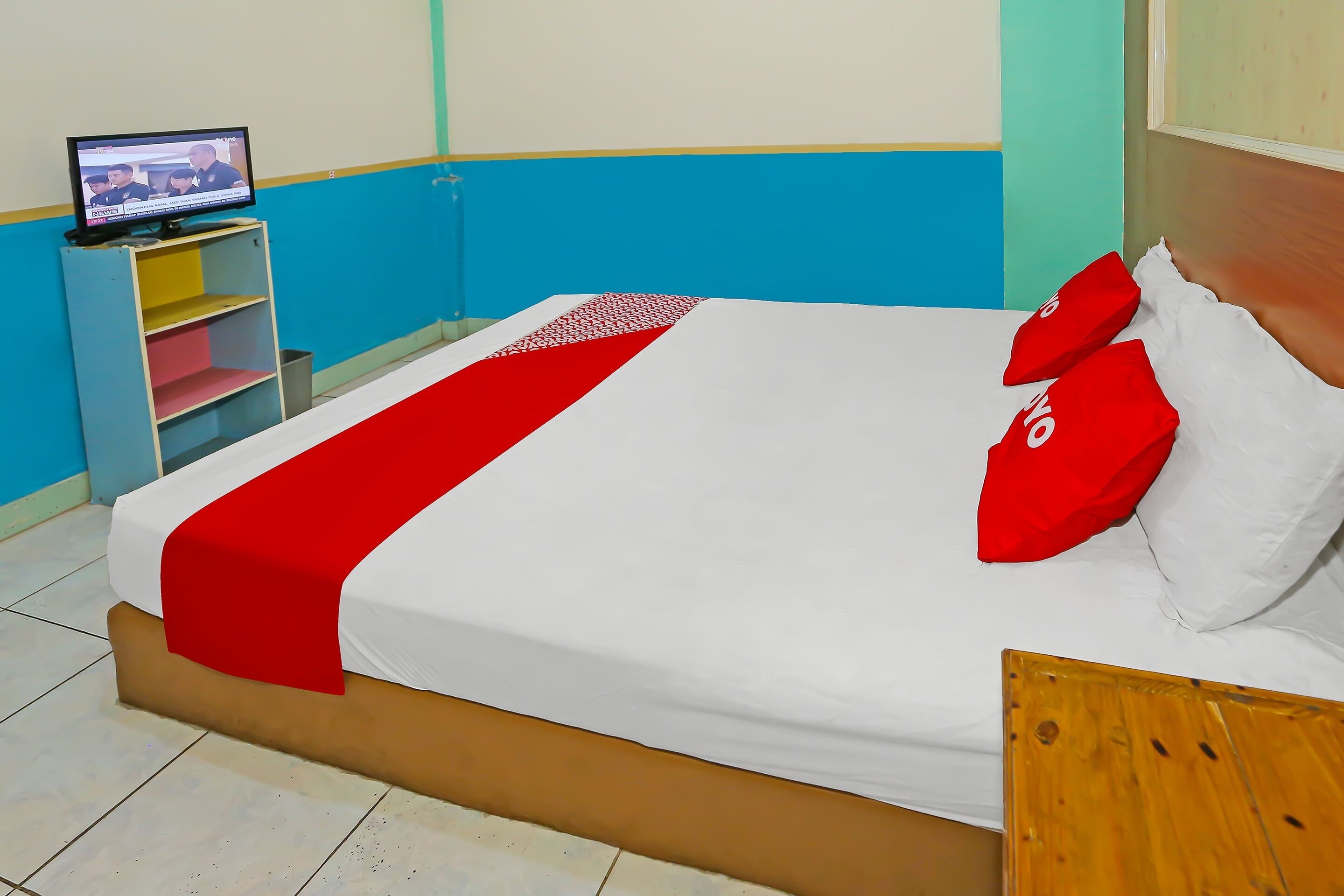 standard double room | laptop workspace, bed sheets