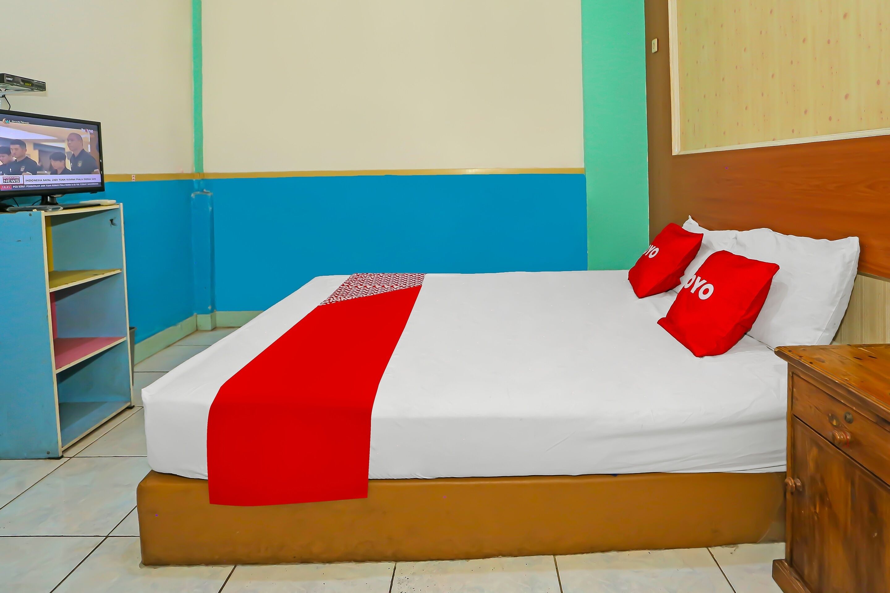 standard double room | laptop workspace, bed sheets