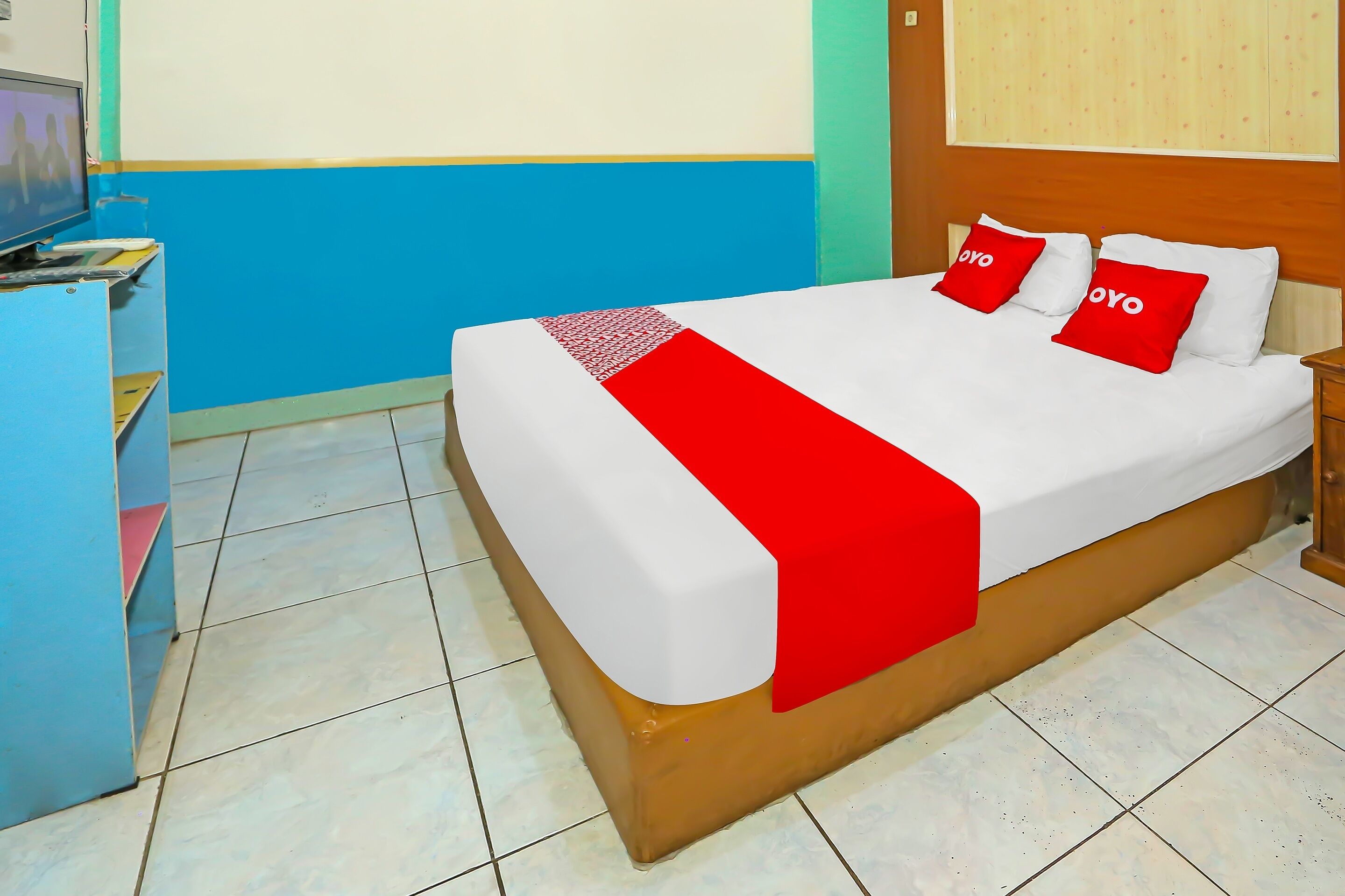 standard double room | laptop workspace, bed sheets