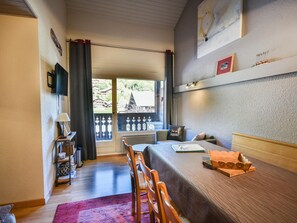 Interior - Charming Apartment Near Slopes and Village Center - Up to 5 Guests (Les Gets)