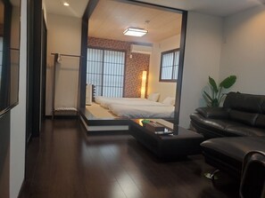 2 bilik tidur, peralatan tempat tidur premium, meja 