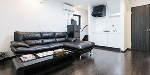 Premium bedding, desk, laptop workspace, blackout curtains - Kyo no yado BOTAN (Kyoto)