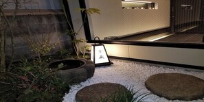 Premium bedding, desk, laptop workspace, blackout curtains - Kyo no yado BOTAN (Kyoto)