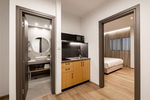 Family Apartment with Balcony | In-room safe, individually decorated, individually furnished - Pnoe Urban Living (Nea Smirni)