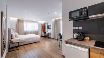 Standard Studio, Balcony | 1 bedroom, in-room safe, individually decorated, individually furnished