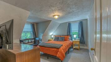 3 bedrooms, desk, iron/ironing board, WiFi