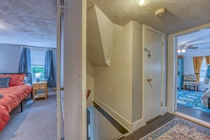 3 室のベッドルーム、デスク、アイロン / アイロン台、WiFi