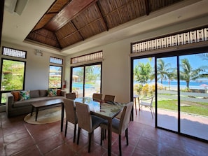 Premium-huvila | Oleskelualue | Televisio