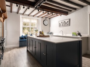 Dishwasher, cookware/dishes/utensils