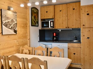 Unclassified image, 4 of 8, button - Lovely 2-room cabin apartment, 6 guests, south-facing with Wifi (Avoriaz)
