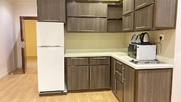 Phòng Suite Deluxe, 2 phòng ngủ | Bếp nhỏ riêng | Tủ lạnh, lò vi sóng, dụng cụ nấu nướng/bát dĩa/dao nĩa