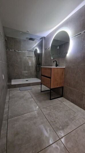Een douche, een haardroger