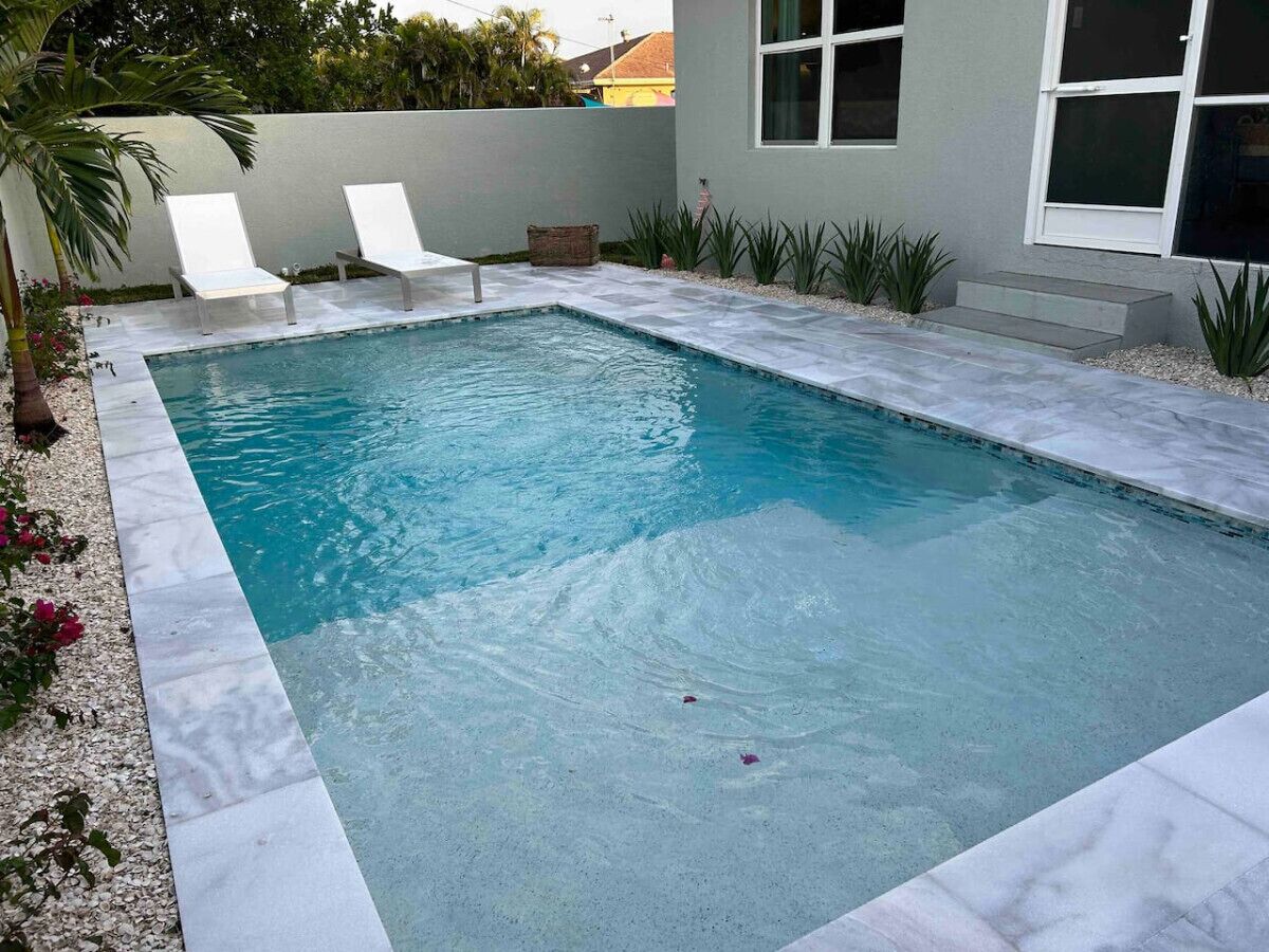Holiday All Day! Walking Distance to the Beach!