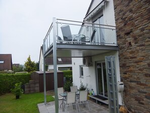 Standard Condo | Balcony - Domus Cannis (Kenn)