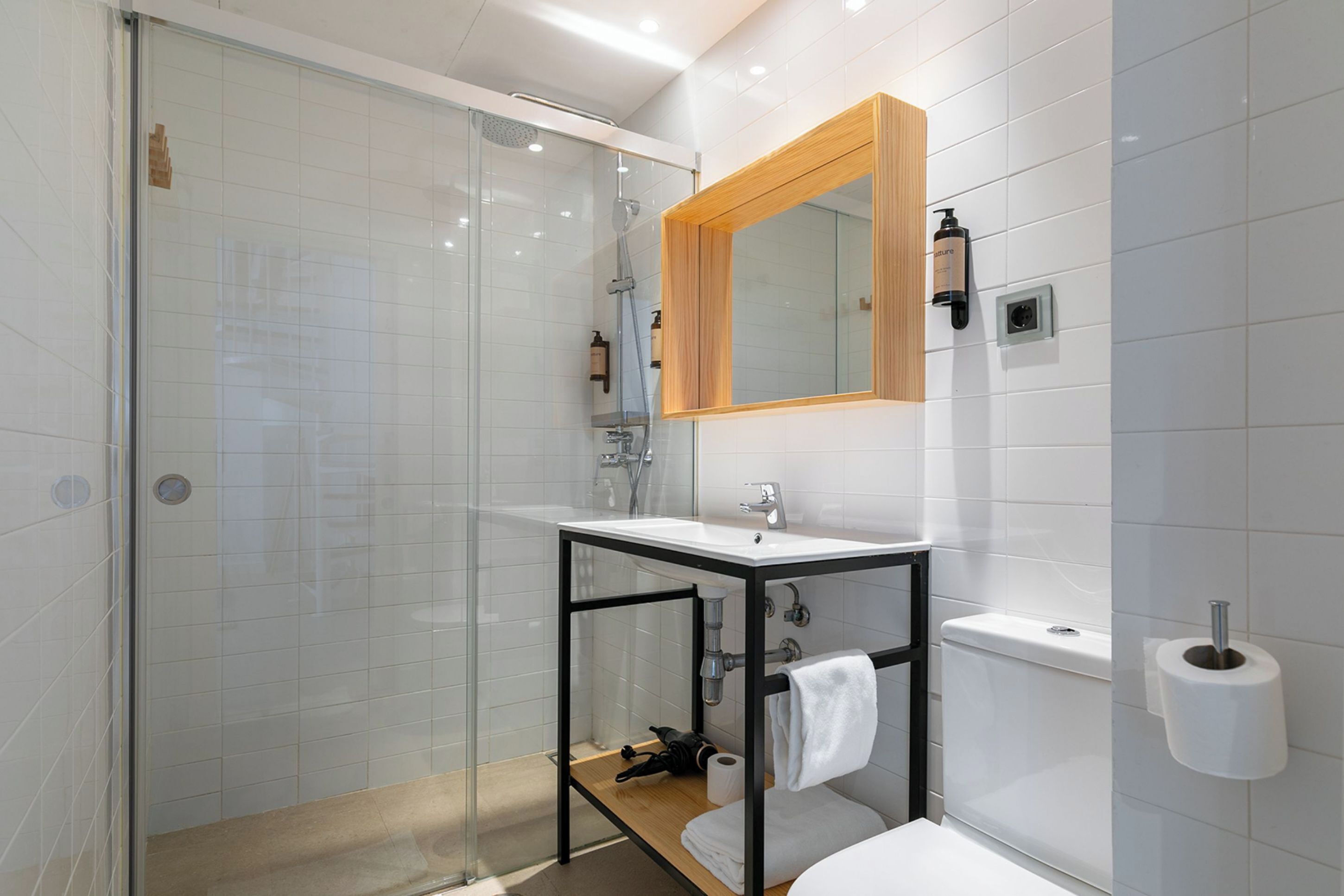 Standard Duplex, 4 Bedrooms, Terrace | Bathroom | Shower, hair dryer, towels, soap