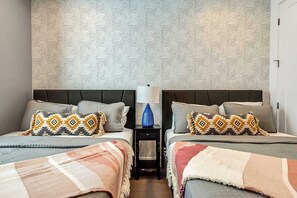 4 bedrooms, iron/ironing board, WiFi, bed sheets