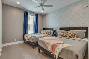 4 slaapkamers, een strijkplank/strijkijzer, wifi, beddengoed