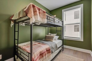 4 bedrooms, iron/ironing board, WiFi, bed sheets
