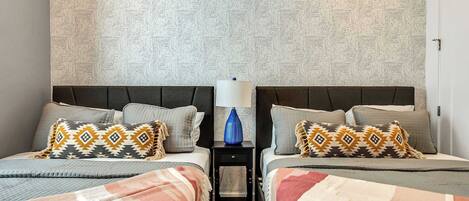 4 habitaciones, tabla de planchar con plancha, wifi y ropa de cama