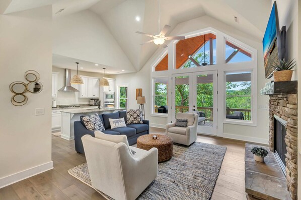 テレビ、書斎 / ワークスペース