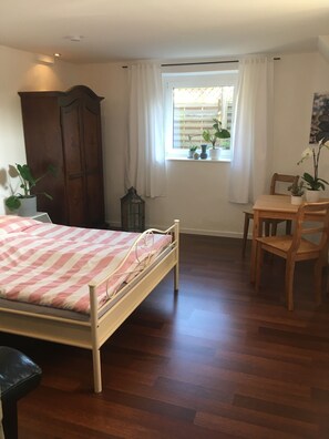 2 bedrooms, desk, free WiFi