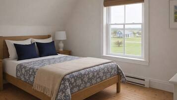 2 bedrooms, desk, iron/ironing board, WiFi