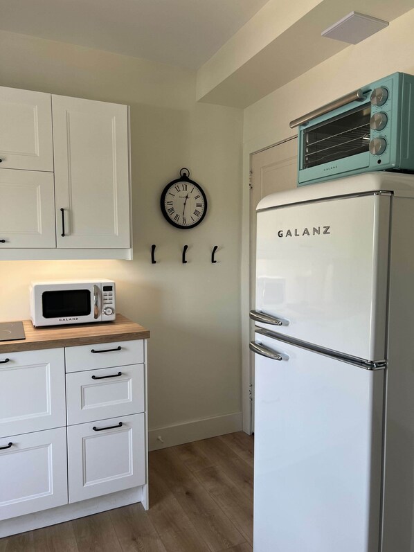 Microwave, oven, coffee/tea maker, toaster