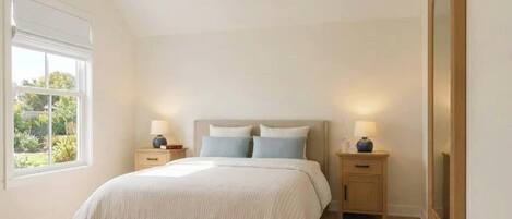 2 bedrooms, desk, iron/ironing board, WiFi