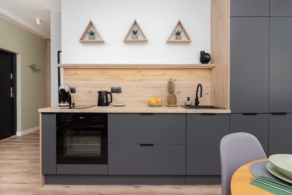 Fridge, oven, stovetop, dishwasher - 3 Maja 19 | Elegant Apartment | Parking (Gdynia)