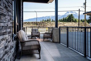 Terrace/patio - Summit Place - Condo With Mountain Views (Revelstoke)