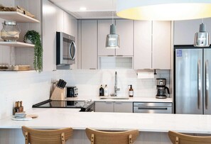 Unclassified image, 2 of 27, button