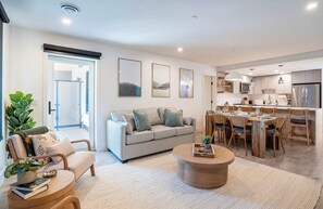 Unclassified image, 3 of 27, button