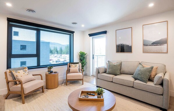 Unclassified image, 1 of 27, button