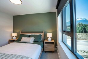 Unclassified image, 4 of 27, button