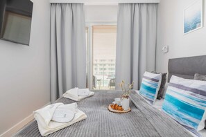 1 slaapkamer, een strijkplank/strijkijzer, wifi, beddengoed