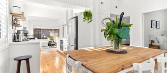 Amaroo - Pet Friendly - 2 Mins Walk to Beach - Outdoor Fireplace