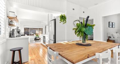 Amaroo - Pet Friendly - 2 Mins Walk to Beach - Outdoor Fireplace