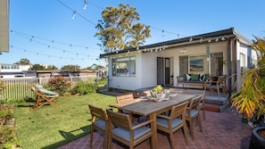 Outdoor dining - Amaroo - Pet Friendly - 2 Mins Walk to Beach - Outdoor Fireplace (Culburra Beach)